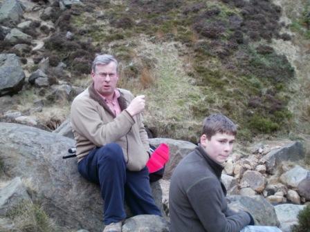 Simon & Jos resting in Grindsbrook Clough