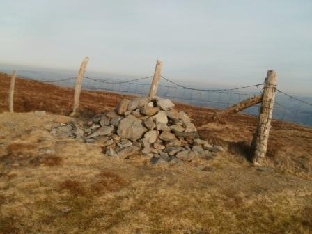 Alternative cairn on the large summit plateau - I chose this spot to operate from
