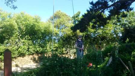 Setting up antennas on Le Moulin GU/GU-001