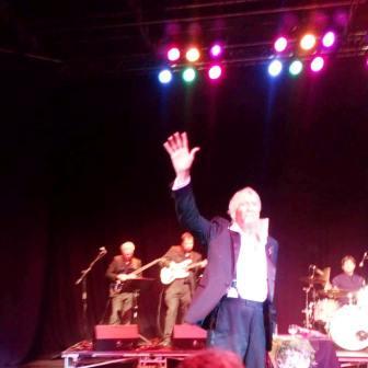 Joe Longthorne in concert