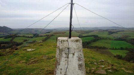 Using the cavity to support the mast