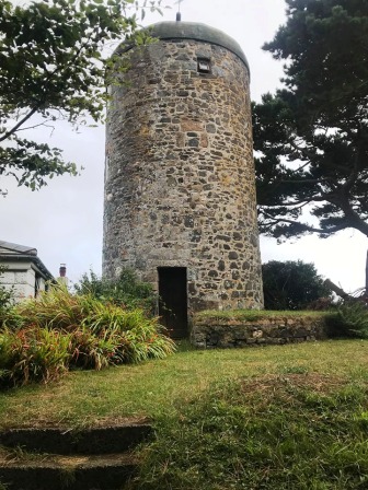 Sark's summit