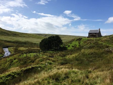 Approaching the saddle between Banc Llechwedd-mawr and Drosgol