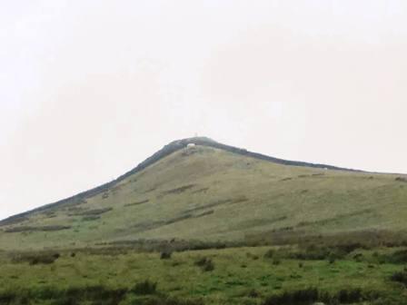 Approaching the distinctive peak of Sharp Haw