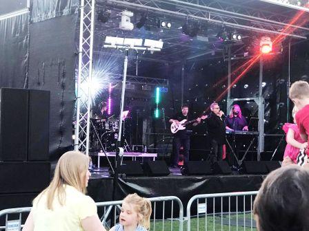 Playing the set