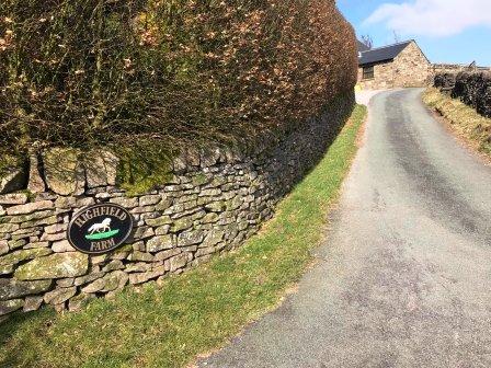 Right turn towards Highfield Farm