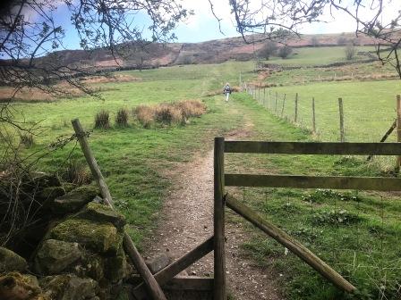 Ascending towards Cracken Edge