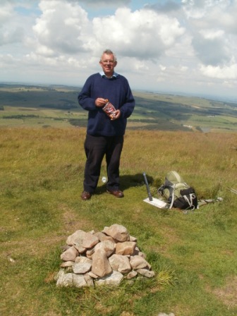 Rob G0HRT on the summit