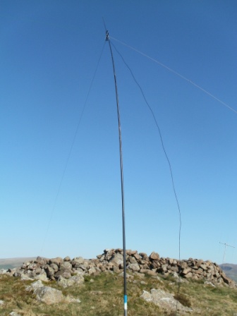 40m dipole on SOTA pole