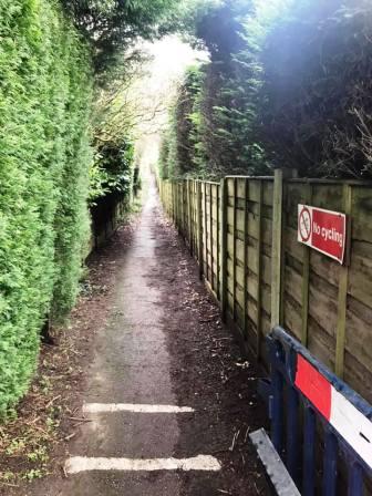 Ginnel path from Bridge End Lane to Heybridge Lane