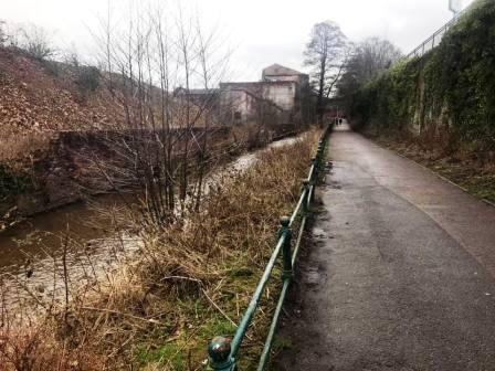 Walking alongside the River Bollin towards Tesco