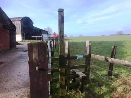 Public footpath from Warren into Newbarn Farm