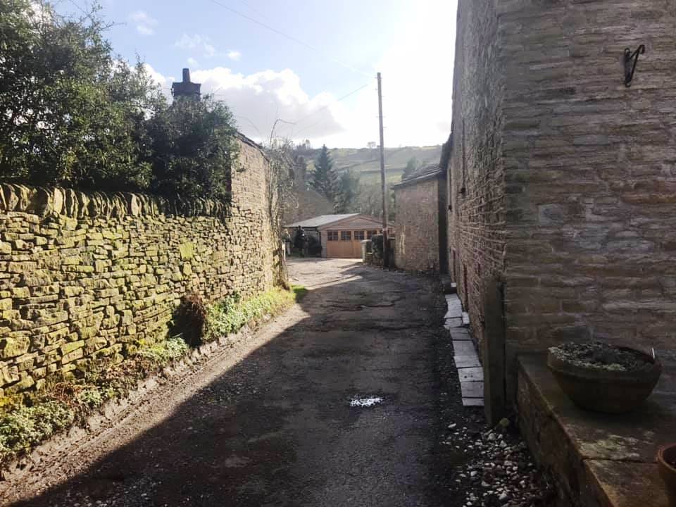 This track forks off on the left from Pedley Hill, Rainow