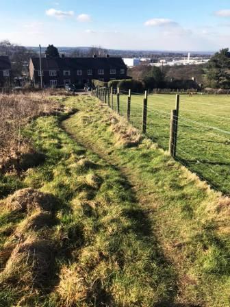 Dropping down the footpath from Cliff Lane