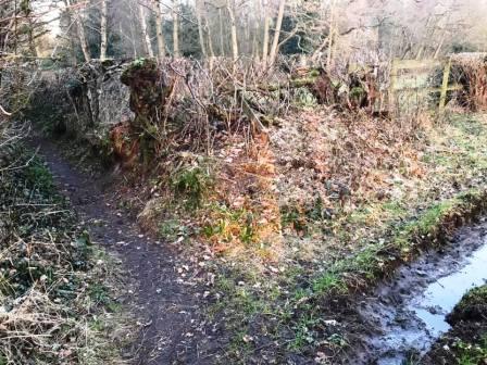 Left turn for the path to Siddington