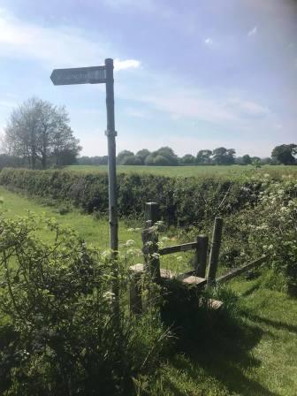 Public footpath opposite Stickybobs!