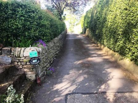 Left turn past Lilly Cottage
