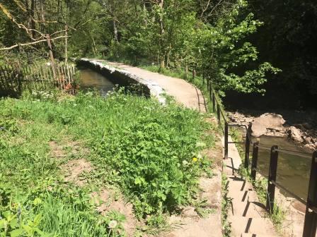 Descending from the weir on the approach to Toddbrook Reservoir