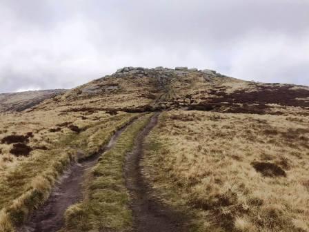Walking the broad ridge from Kinderlow End to Kinder Low