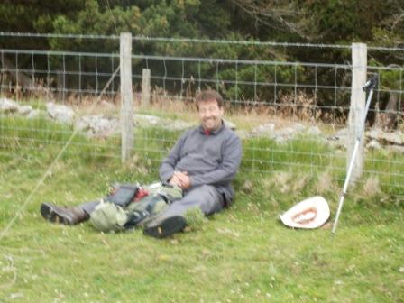 The wire fence provided a welcome backrest