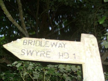 Signpost at the start of the ascent