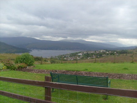 The picnic area and viewpoint by the parking spot