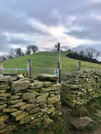 Ascending the ridge on Kerridge Hill