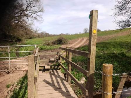 Start of footpath from Dark Lane to Underbank