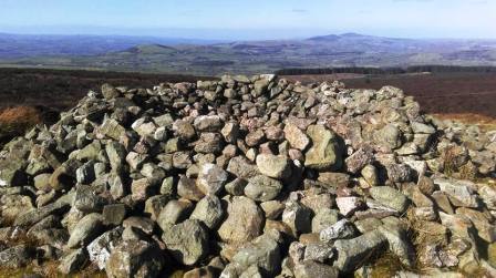 Cyrn-y-Brain summit shelter