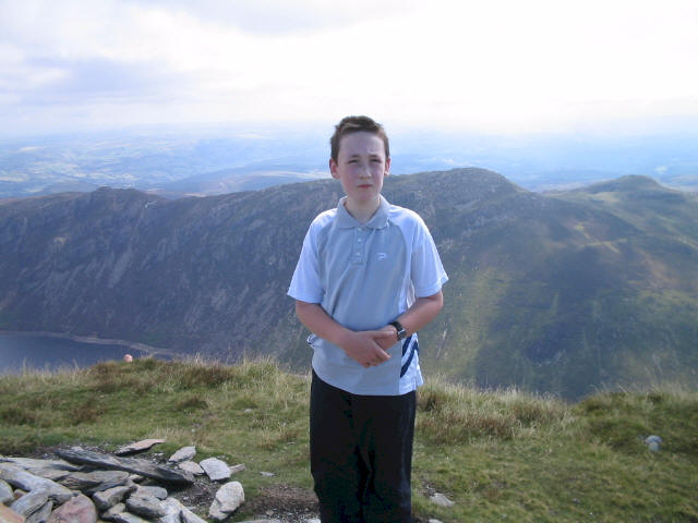 Jimmy on Pen Llithrig y Wrach, with Creigiau Gleision in the background